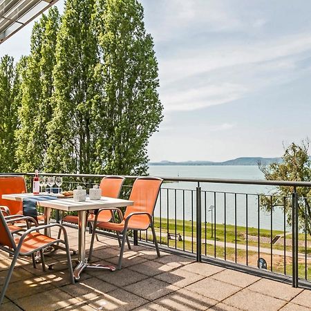 Panoramic Art Apartment With Jacuzzi Balatonlelle Εξωτερικό φωτογραφία